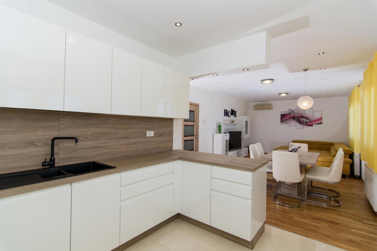 Apartments Ploka オクルグ・ゴルニ エクステリア 写真