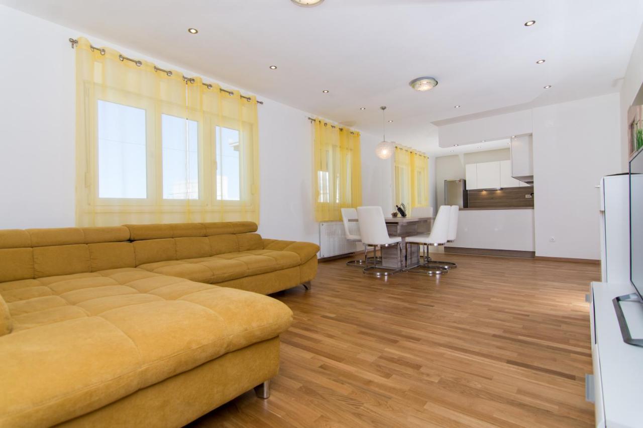 Apartments Ploka オクルグ・ゴルニ エクステリア 写真